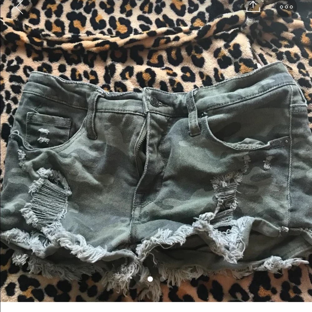 High rise camo shorts!